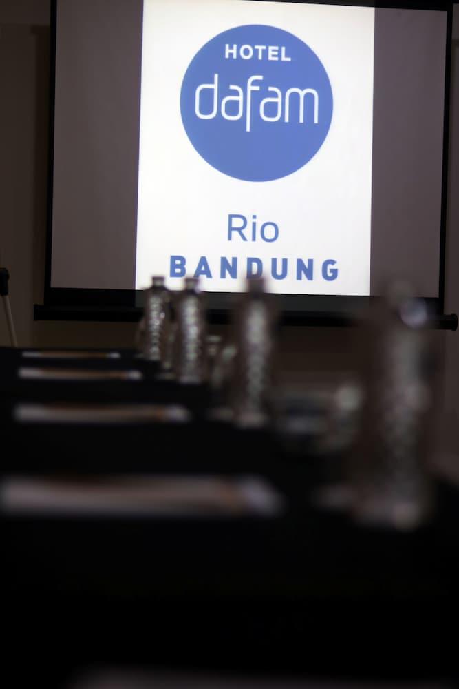 Hotel Dafam Rio Bandung Exteriér fotografie